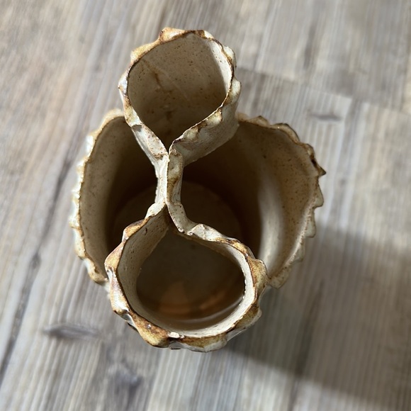 Beige Ceramic bud vase - Picture 2 of 4